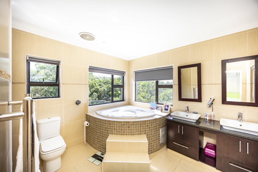 5 Bedroom Property for Sale in Beacon Bay Eastern Cape